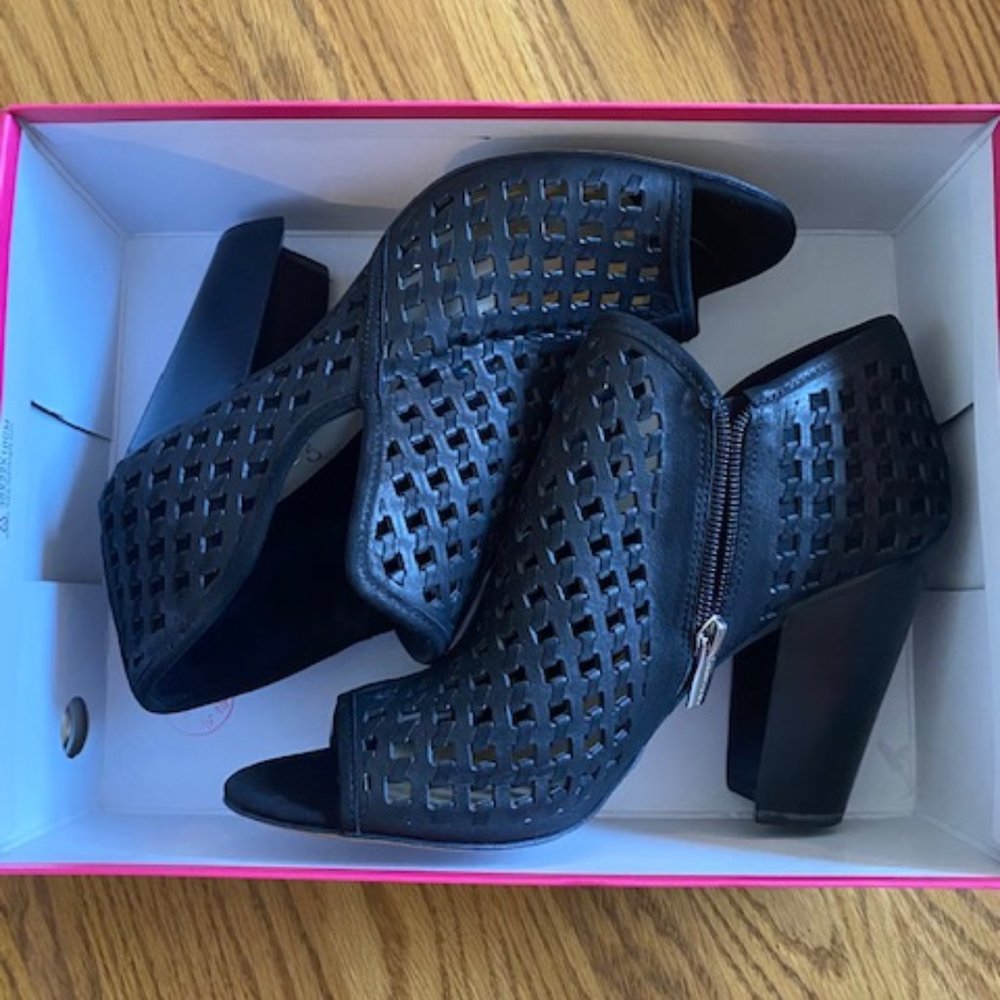 Vince Camuto Korlettan Booties